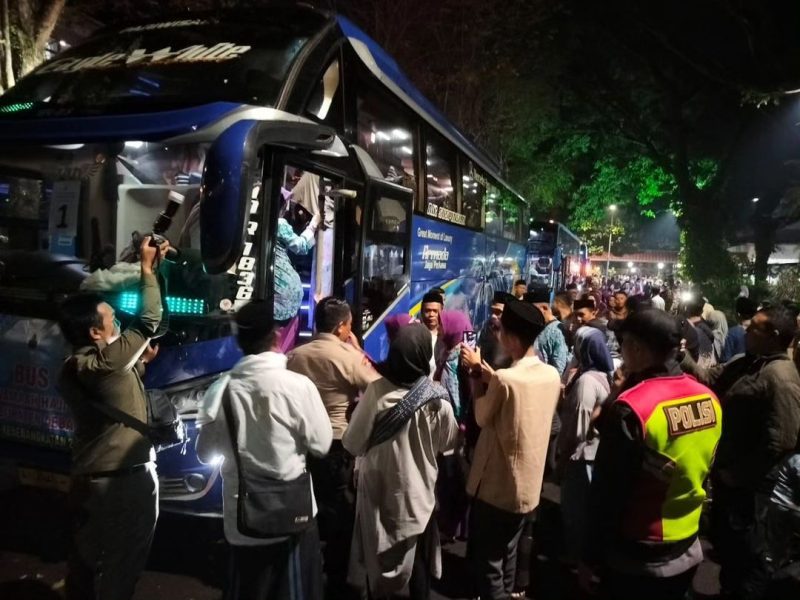 Totalitas Polres Lebak Lakukan Pengamanan dan Pengawalan Pemberangkatan Jamaah Haji Lebak