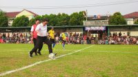 Pj Gubernur Al Muktabar Lakukan Kick Off Final Turnamen Sepak Bola Paku Jaya Cup VIII