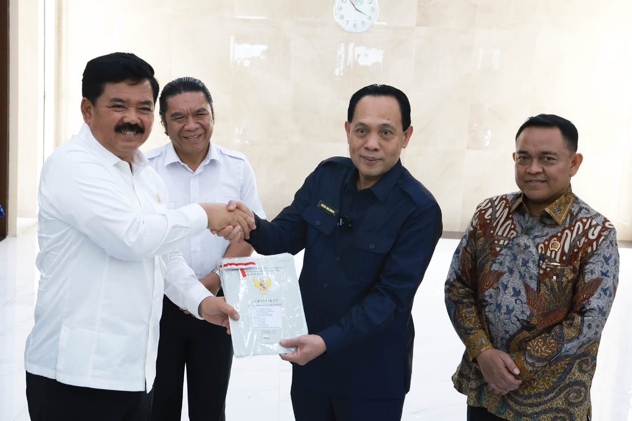 Menteri ATR/BPN Hadi Tjahjanto Serahkan Sertipikat Tanah Kampus Untirta 