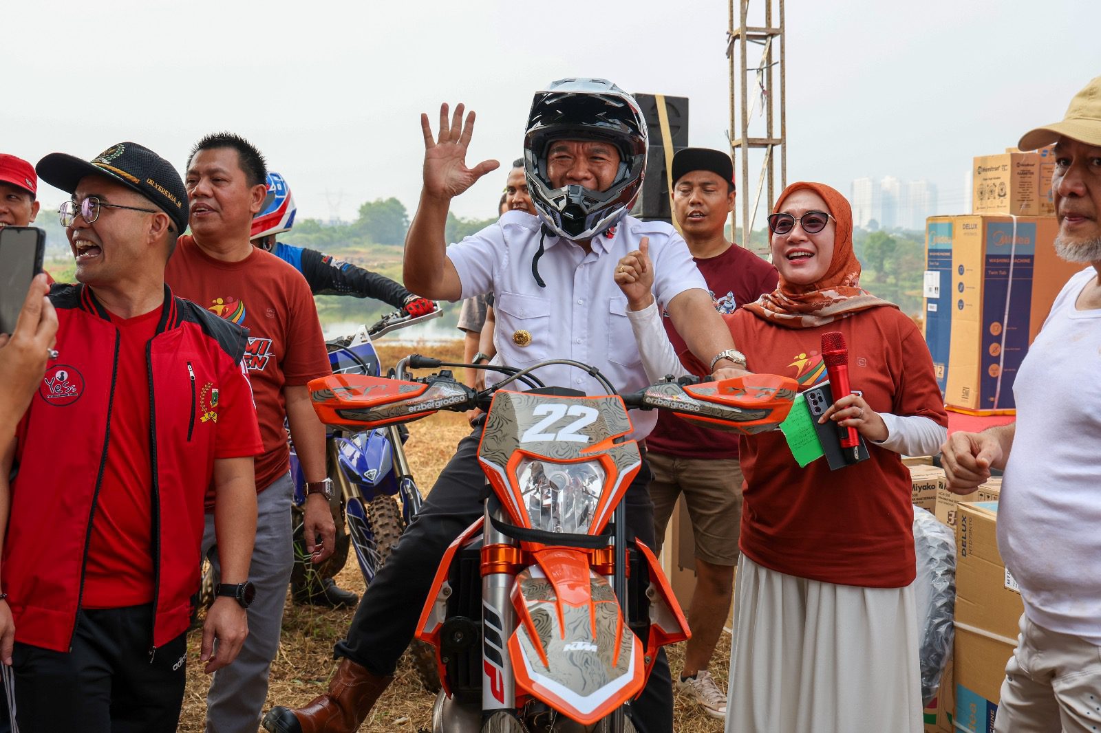 Dukung Industri Kreatif Olahraga Otomotif, Pj Gubernur Banten Al Muktabar Jajal Sirkuit Icon Enduro