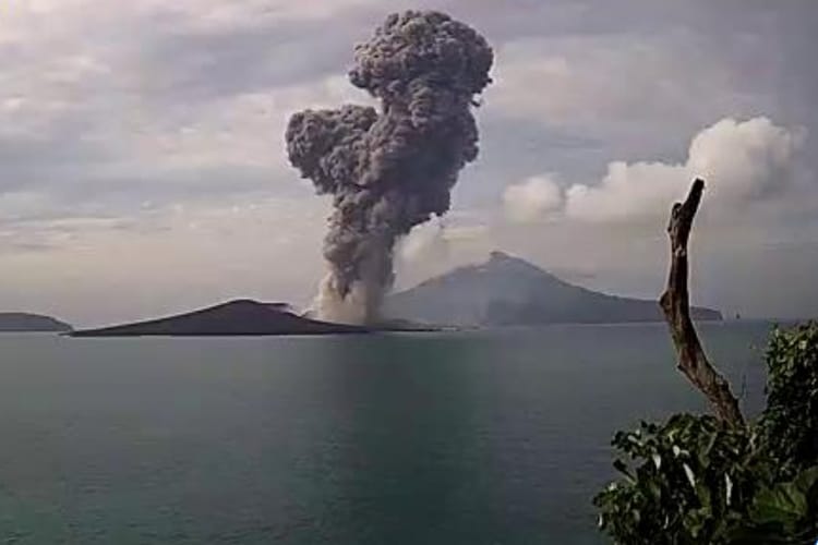 Kondisi Gunung Anak Krakatau Terkini, Polda Banten Imbau Kembali Warga Pesisir Agar Waspada