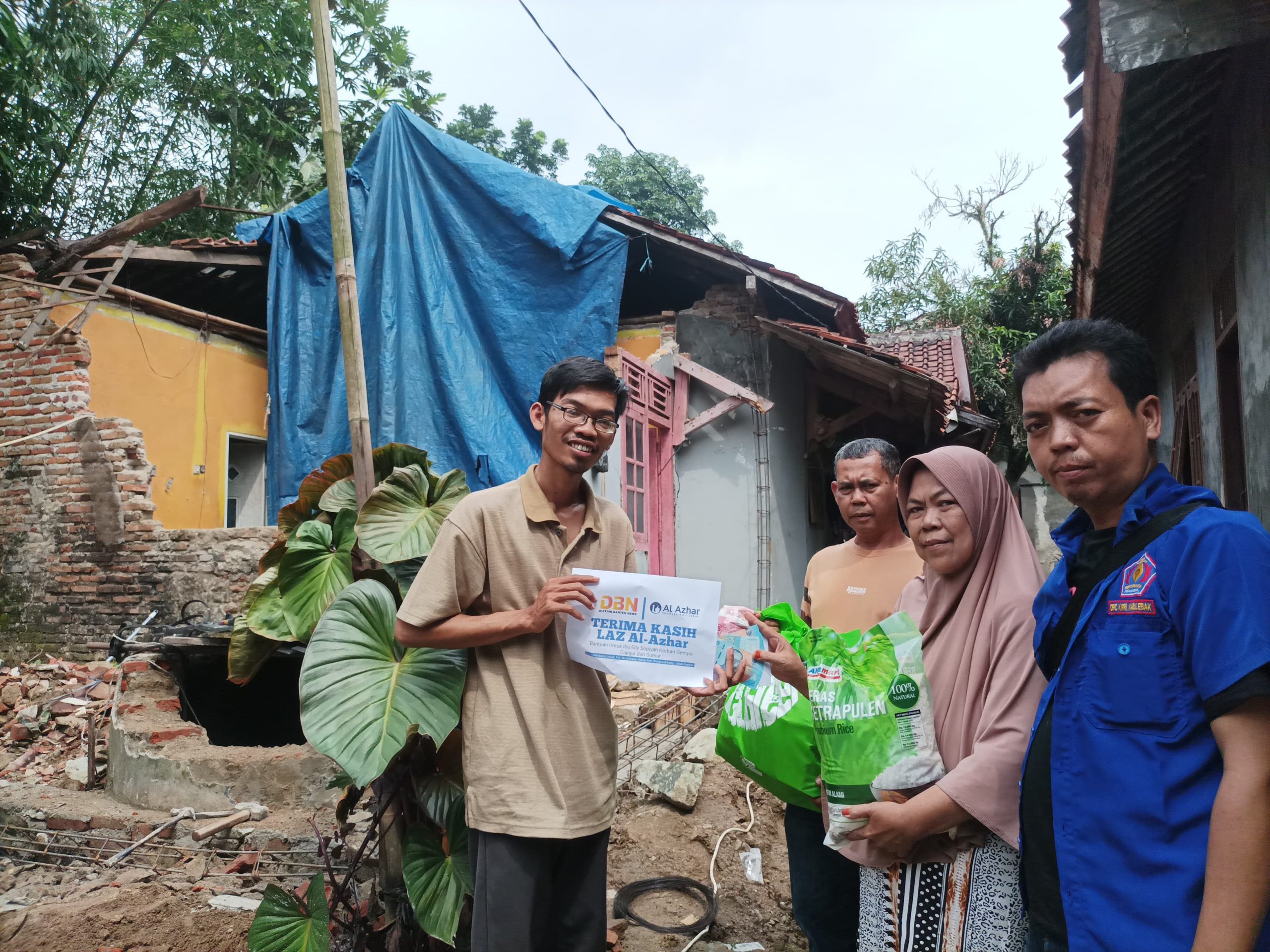 Rumah Rubuh Akibat Rapuh dan Diguncang Gempa, Laz Al-Azhar Bantu Ibu Elly Bangkit