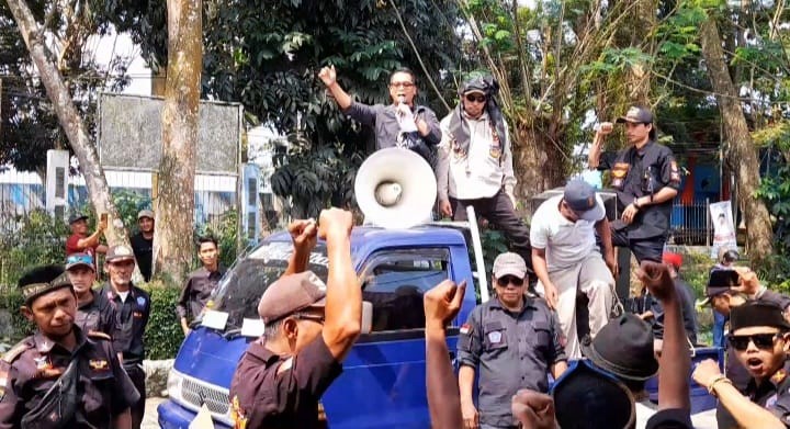 Ormas BPPKB Gelar Unjuk Rasa, Tuntut Dinas LH Kabupaten Lebak Tindak Tegas Perusahaan Ternak Ayam Di Desa Margajaya