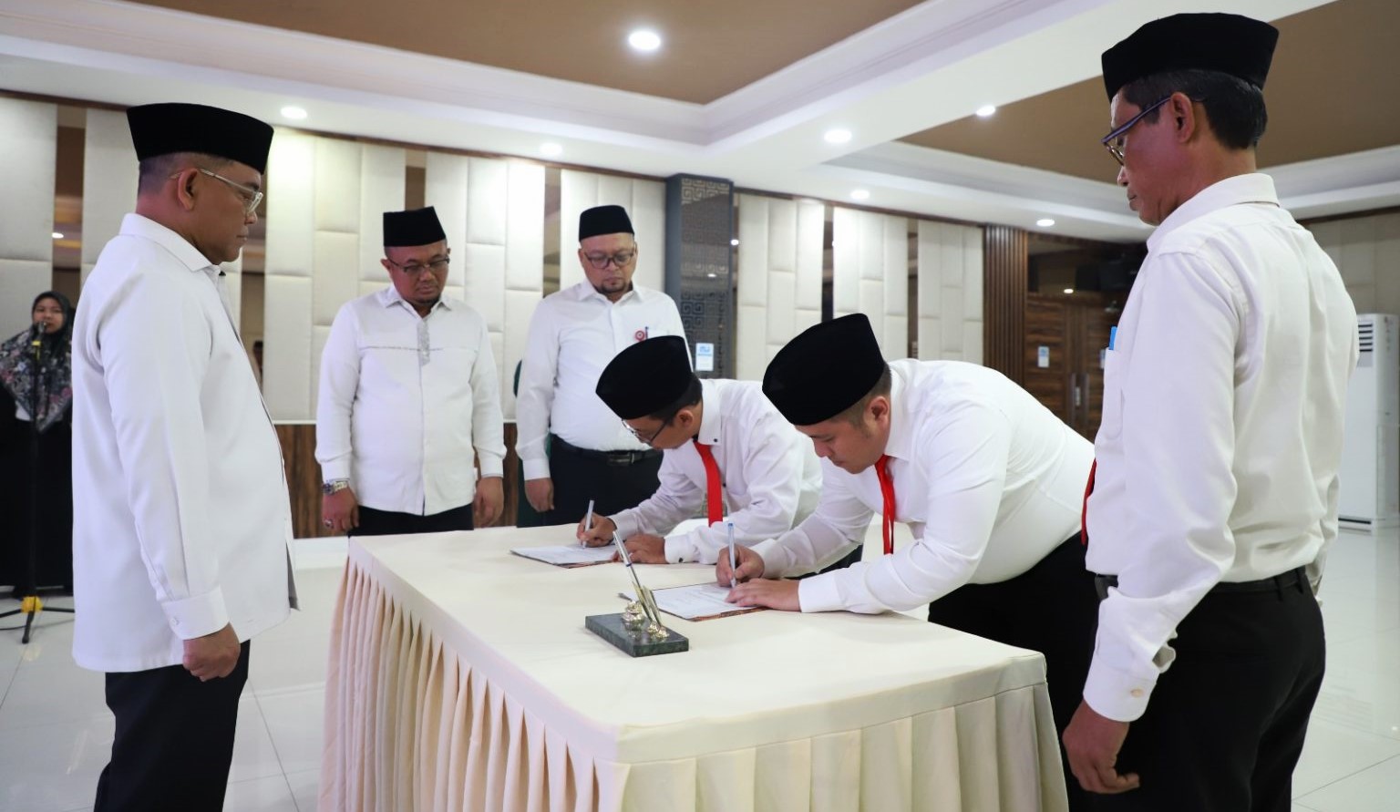 Kakanwil ATR/BPN Provinsi Banten Sudaryanto Ambil Sumpah Dua Pejabat Penilai Pertanahan 