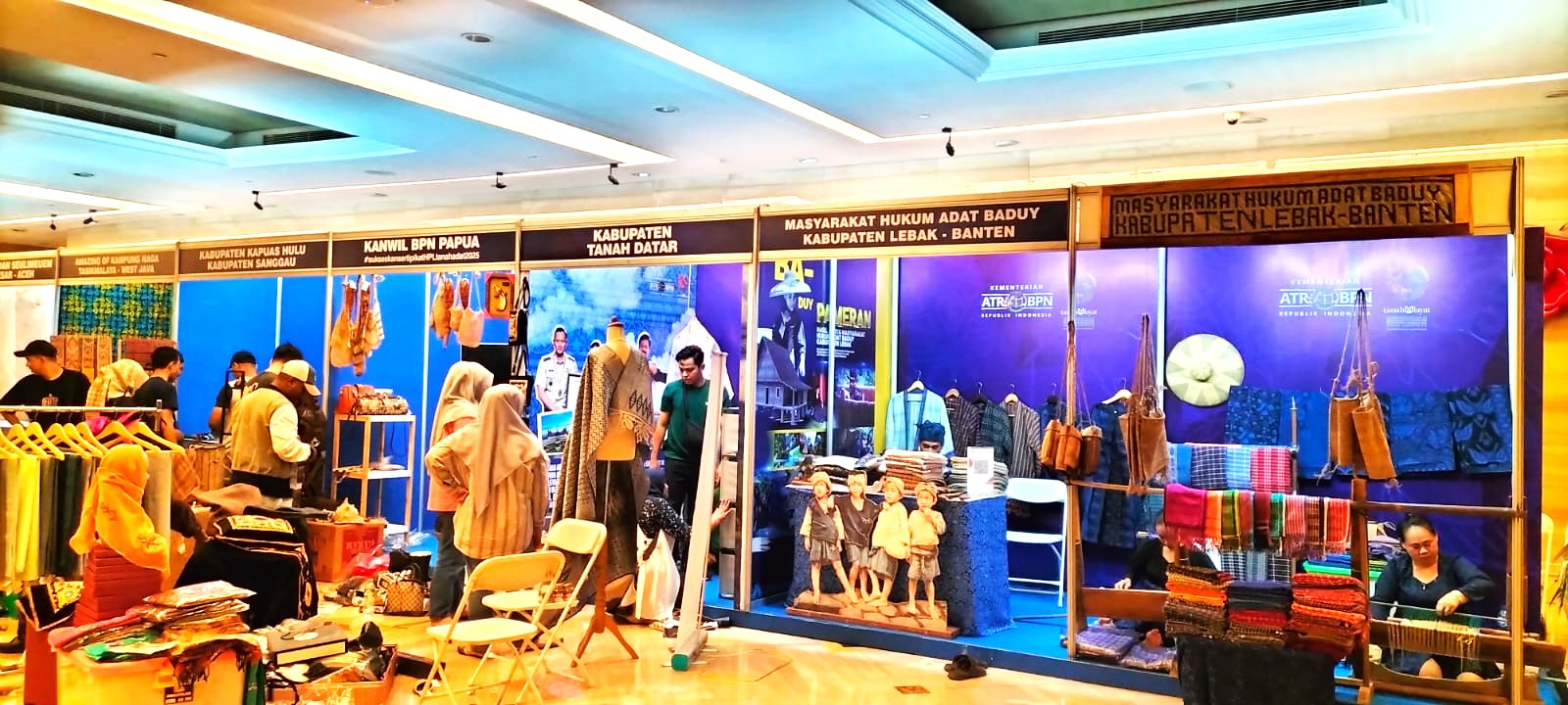 Kantah ATR/BPN Lebak, Fasilitasi Warga Baduy Promosikan Produk UMKM di Trans Studio Bandung