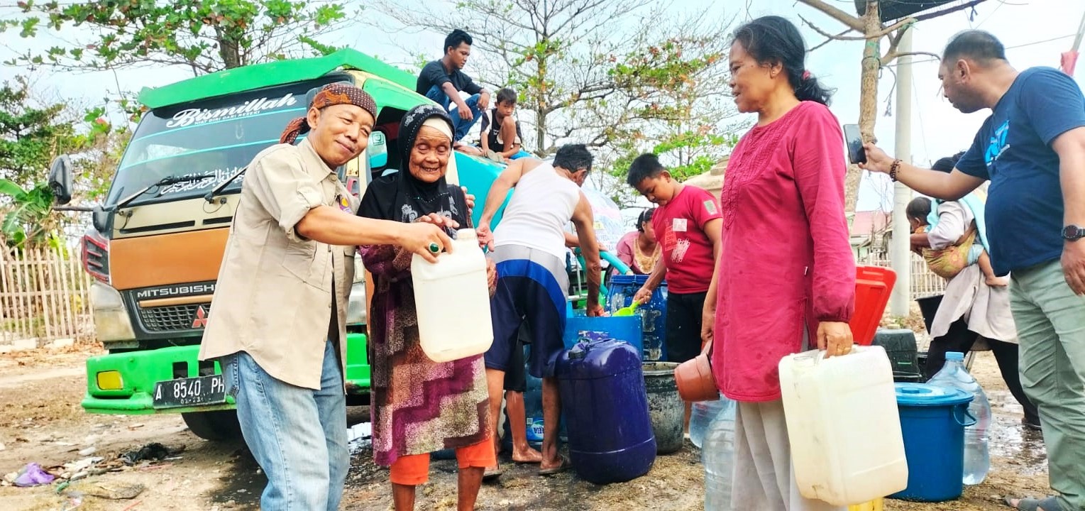 DPD KWRI Banten dan Ormas ALS Kembali Distribusikan Air Bersih di Lebak Selatan