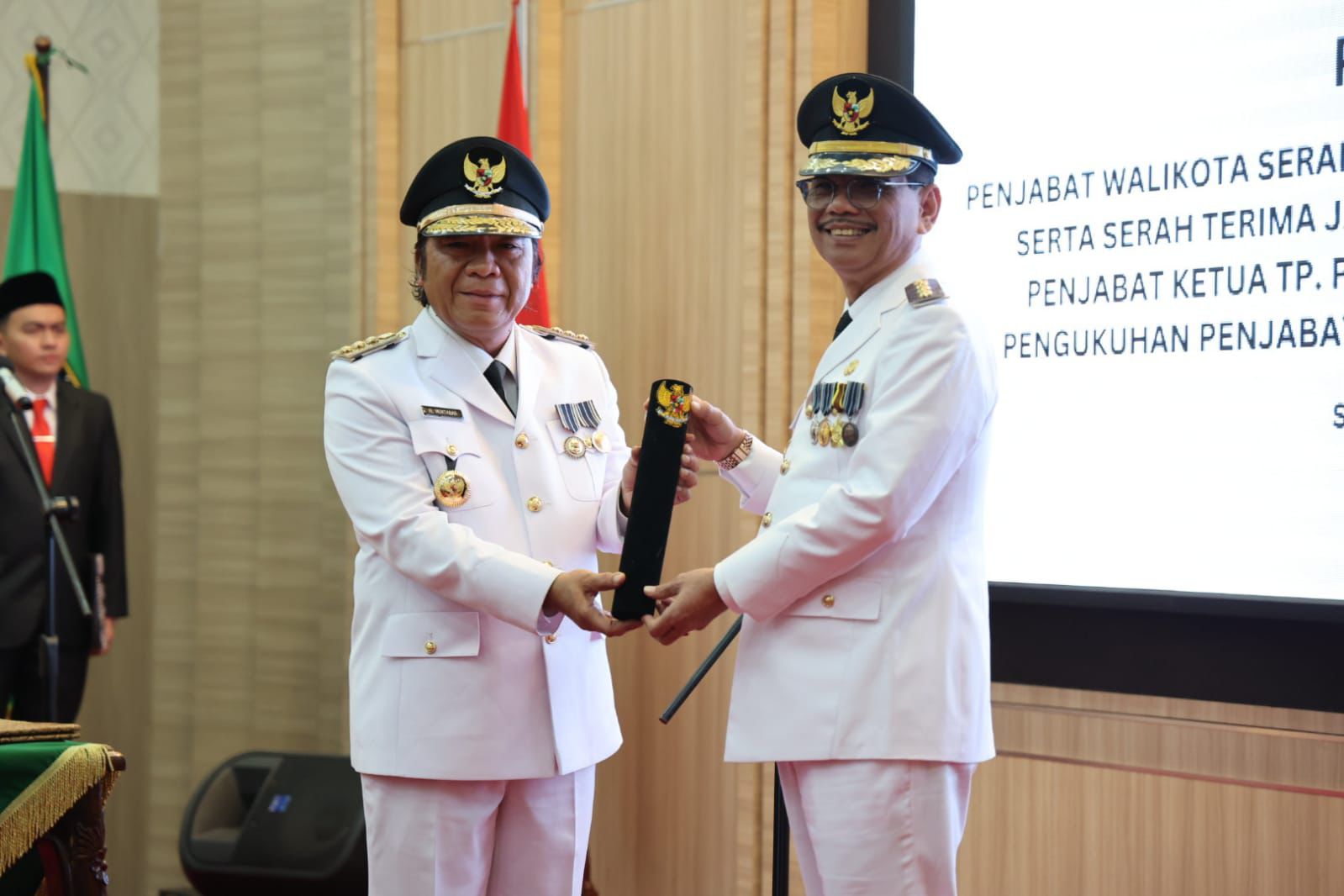 Pj Gubernur Banten Al Muktabar Lantik Pj Wali Kota Serang dan Perpanjang Masa Jabatan Pj Bupati Tangerang