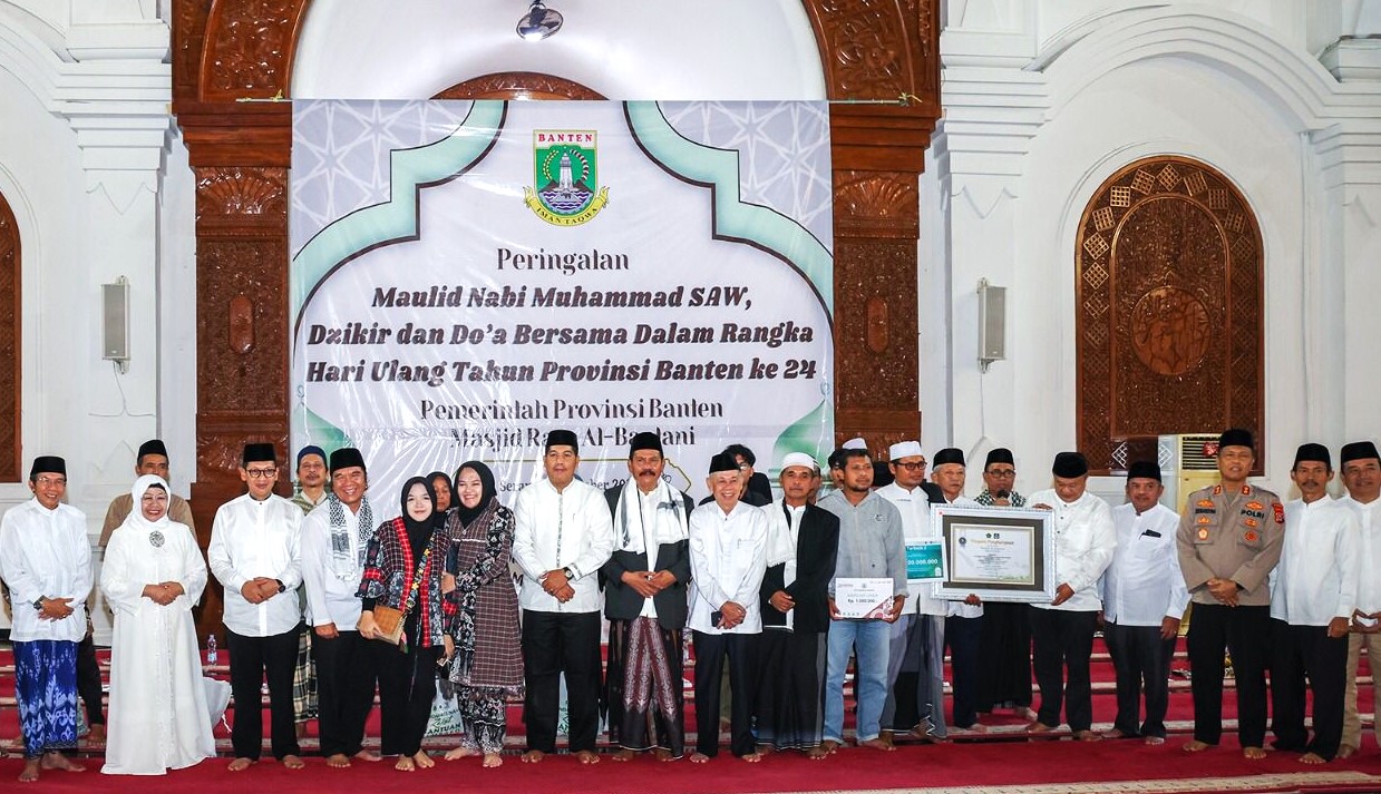 HUT ke-24 Provinsi Banten, Pj Gubernur Al Muktabar Lakukan Doa Bersama Ribuan Pegawai dan Masyarakat