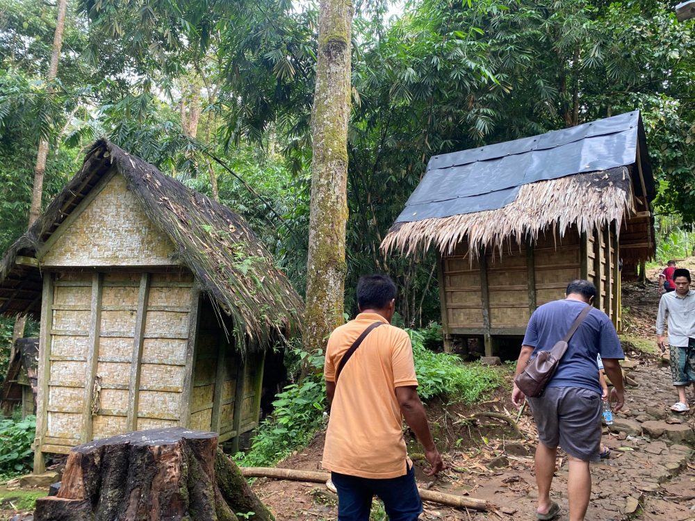 Leuit: Lumbung Padi Suku Baduy sebagai Simbol Ketahanan Pangan dan Kearifan Lokal