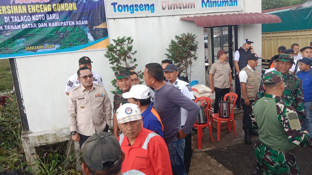 Bupati Tanah Datar Bersama Lantamal II dan OPD Tinjau Pembersihan Eceng Gondok di Talago Koto Baru