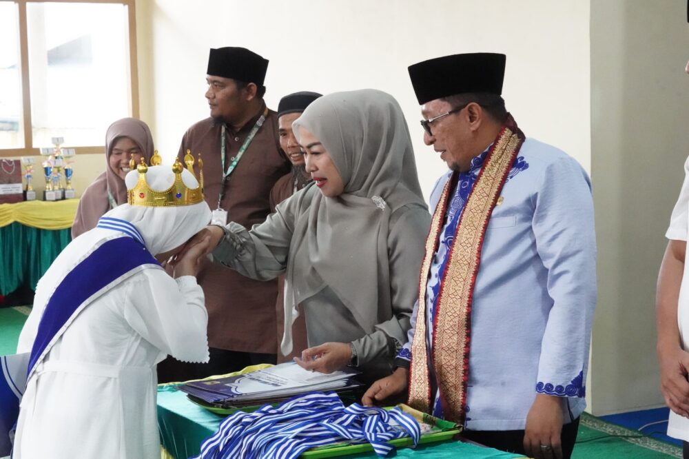 Bupati Tanah Datar Hadiri Waqaf Hafizh ke-VII dan Milad ke-VIII Pondok Tahfizh Qur’an Surau Dakwah