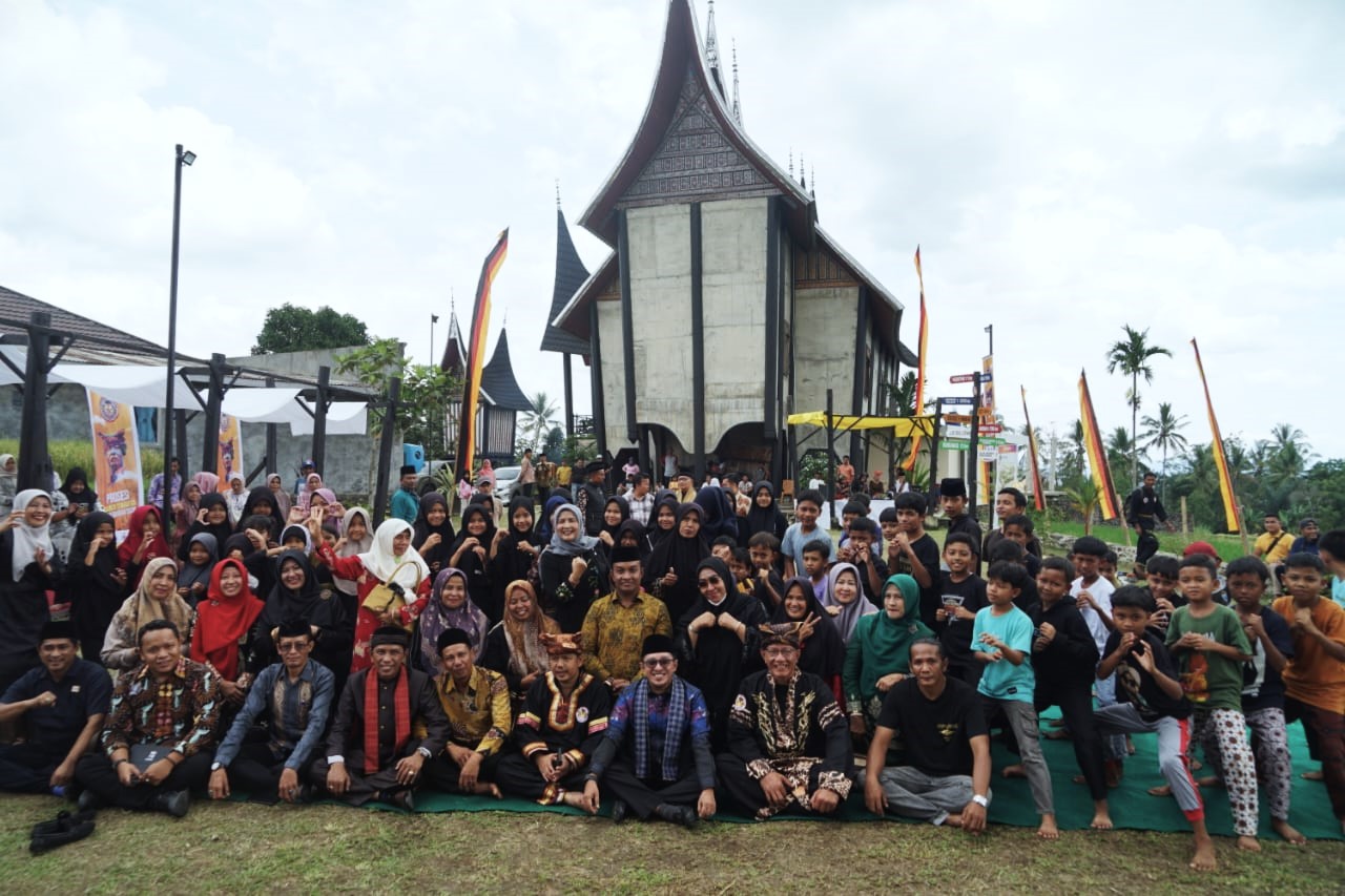 Bupati Eka Putra Apresiasi Kegiatan Silek Harimau di Medan Bapaneh Mahakarya Kapalo Koto Tanah Datar