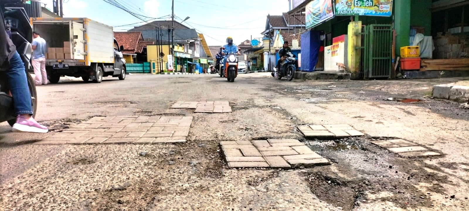 Kerusakan Jalan di Kota Rangkasbitung di Keluhan Masyarakat, Anggaran Pemeliharaan Miliaran  Rupiah Dipertanyakan